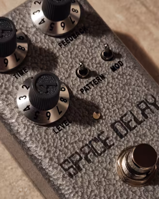 Pedale Fender serie Hammertone Space delay