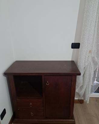 mobiletto in legno scuro 