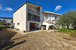 VILLA SINGOLA A RUSSI