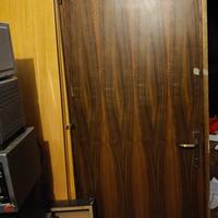 Porta interna tamburata in noce 