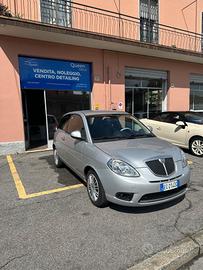 Lancia Ypsilon 1.4 16V Platino