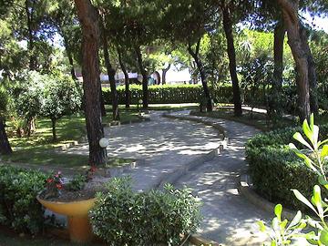 Fronte mare,trilocale ampio terrazzo , posto auto