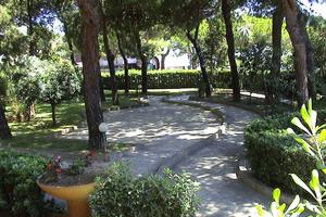 Fronte mare,trilocale ampio terrazzo , posto auto