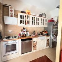 Cucina bianca in legno shabby chic