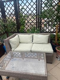 Divano e tavolino Ikea Solleron con cuscini