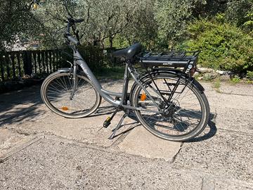 Bicicletta eletteica urban bike per donna