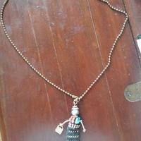 collana con bambolina