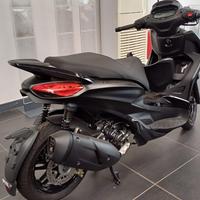 Beverly 300 deep black 2025