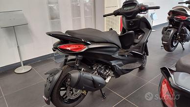 Beverly 300 deep black 2025