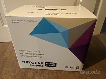 NAS NetGear RN104 con 4 HD da 2 TB l'uno