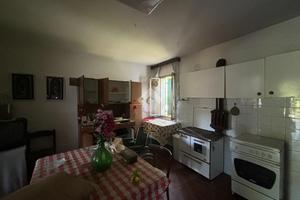 VILLA A SCHIERA A LOREGGIA