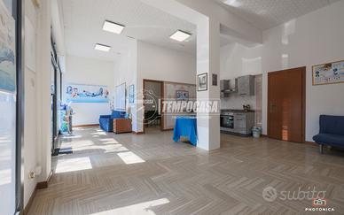 Ampio Negozio in zona Centrale di San Lazzaro