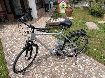 Bicicletta Uomo con pedalata assistita