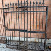 Cancello antico in ferro battuto.