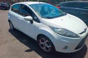 Ford fiesta 1400 TDCi anche per neo patentati
