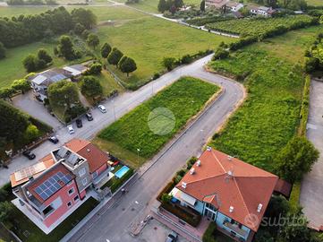TER. RESIDENZIALE A CASTELNUOVO DEL GARDA