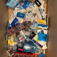 Lotto di girelle da pesca da negozio chiuso