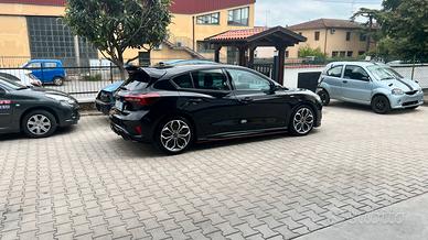 Ford focus st line x 155 cv