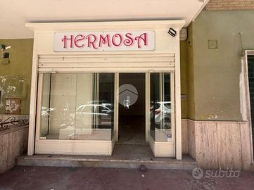NEGOZIO A NAPOLI
