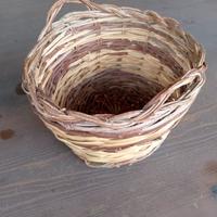 canestro vintage realizzato in canne e olmo