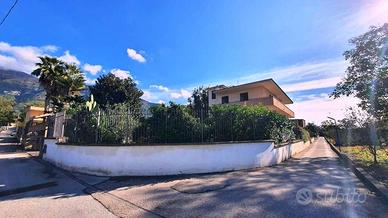 Villa di 450 m² con più di 5 locali e box auto dop