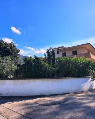 Villa di 450 m² con più di 5 locali e box auto dop