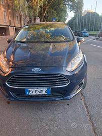  macchina ford fiesta