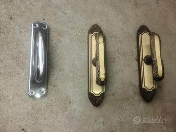 Coppia di maniglie decorate per finestre