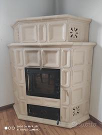 Stufa a legna in maiolica