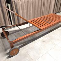 lettino in legno con cuscino 