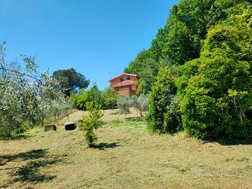Villa a 2 piani immersa nel verde