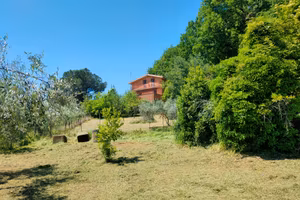 Villa a 2 piani immersa nel verde