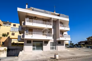 3 LOCALI A PORTO SANT'ELPIDIO