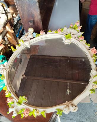 Specchio in gesso di forma ovale