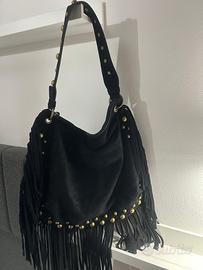 Borsa scamosciata con frange e borchie