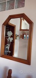 Specchio e credenza
