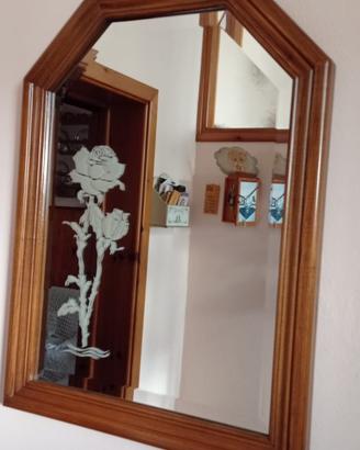 Specchio e credenza