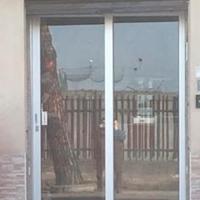 Porta scorrevole per negozio