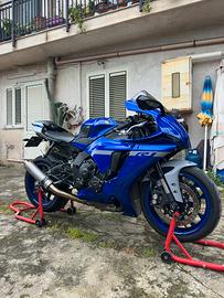 Yamaha r1