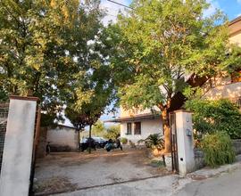 Arredato con posto auto e box attrezzi