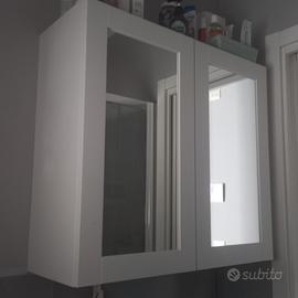 armadio con specchio per il bagno