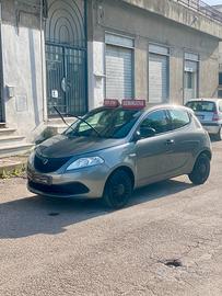 Lancia y 1.0 hybrid ecochic 21