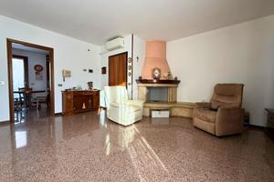 4 LOCALI A MOGLIANO VENETO