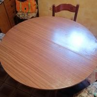 Tavolo tondo con 6 sedie