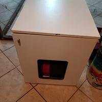 Mobile bianco per lettiera