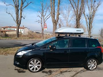 PEUGEOT 5008 2.0 HDi 150CV Féline