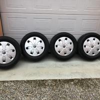 Gomme invernali con copri cerchio Audi