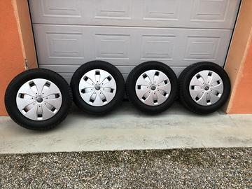 Gomme invernali con copri cerchio Audi