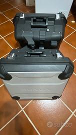 Valigie laterali, baule e attacco givi