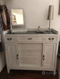 Cassettone e coppia di comodini